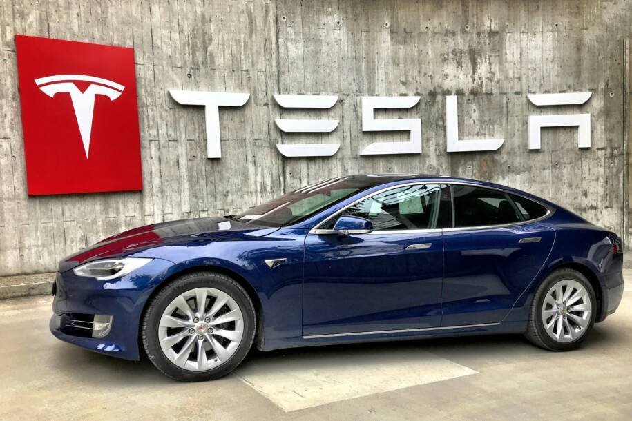 Tesla decepciona investidores com 358 mil veículos; ações caem 5,42% em NY