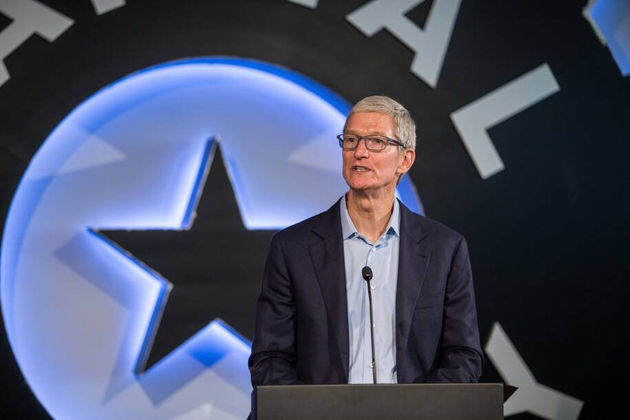 Tim Cook deixa CEO da Apple e John Ternus assume após crescimento explosivo