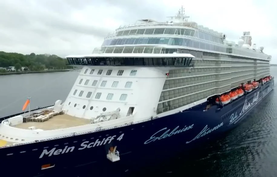 Tui Cruises confirma que navios atravessaram Estreito de Ormuz enquanto Irã promete retaliar