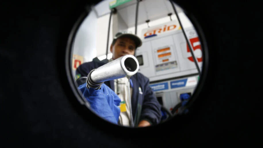 União e estados firmam acordo de R$ 4 bilhões para conter alta do diesel