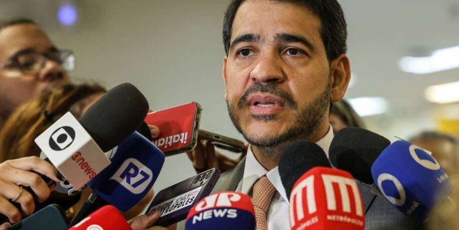 Weverton Rocha apresenta parecer favorável à indicação de Jorge Messias ao STF