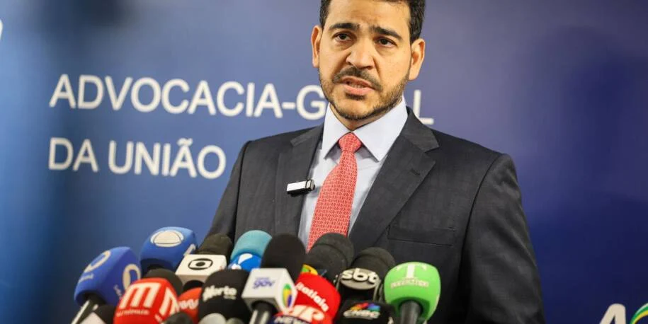 Weverton Rocha confirma sabatina de Jorge Messias para STF; tensão aumenta!