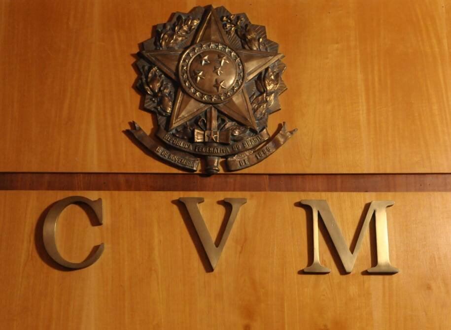AGU desafia STF e contesta liminar que altera taxa da CVM; tensão aumenta