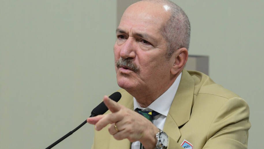 Aldo Rebelo denuncia blindagem de João Caldas ao substituir por Joaquim Barbosa