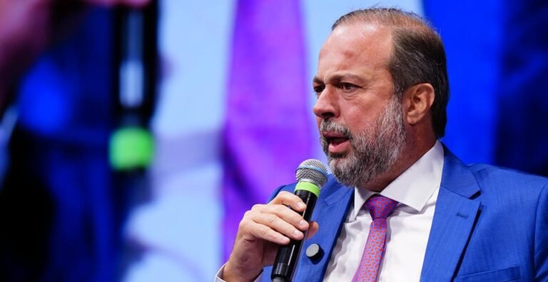 Alexandre Silveira revela leilão inédito de baterias para segurança energética do Brasil