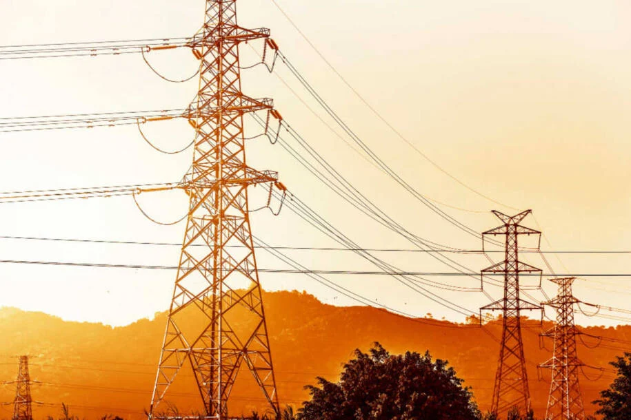 Aneel mantém bandeira amarela e aumenta custo da energia em junho