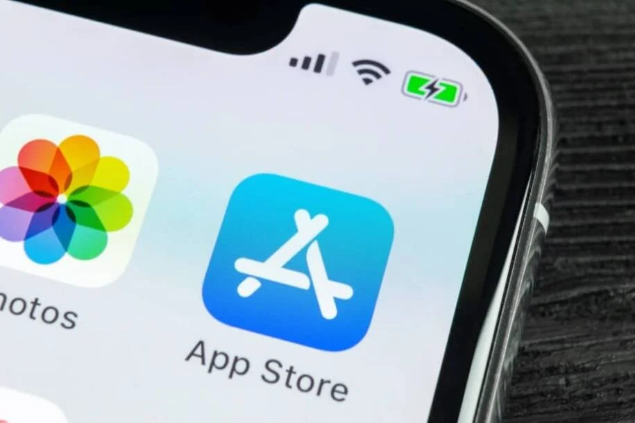 Apple pode LIBERAR instalação de apps fora da App Store no Brasil com iOS 26.5