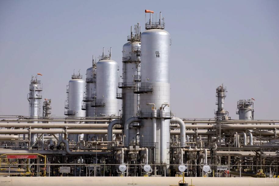 Aramco registra lucro de US$ 32,5 bilhões em meio a crise no Estreito de Ormuz
