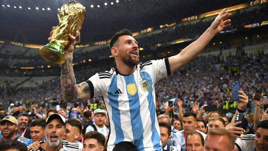 Argentina convoca Messi e 17 campeões do mundo para estreia em 2026