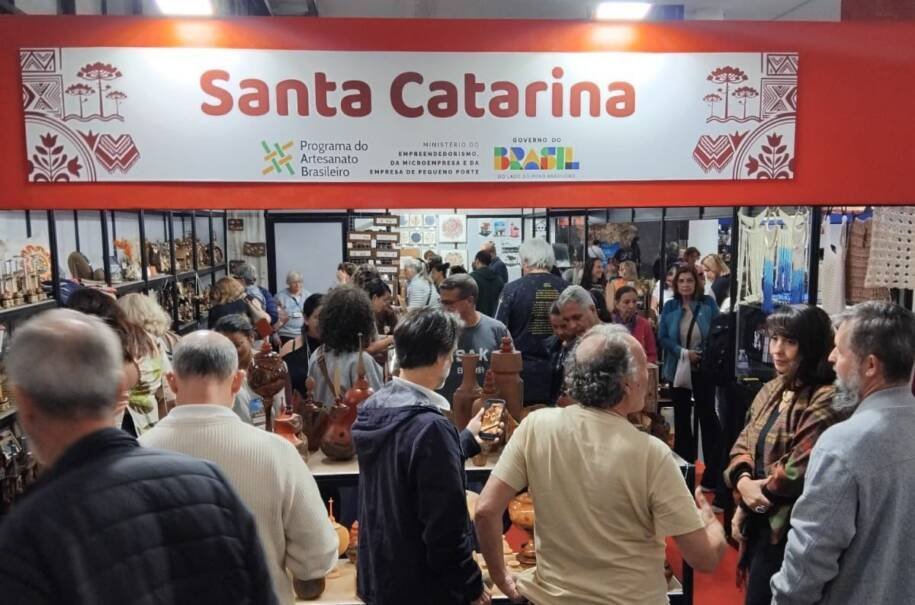 Artesãos catarinenses superam expectativas e geram R$ 97 mil no Salão do Artesanato