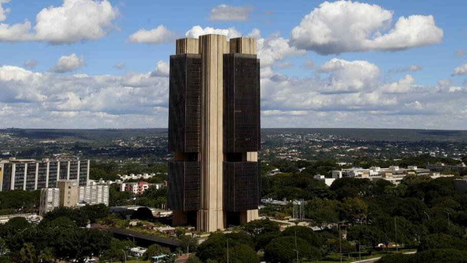 Banco Central eleva projeção de inflação para 2026 e reduz crescimento do PIB