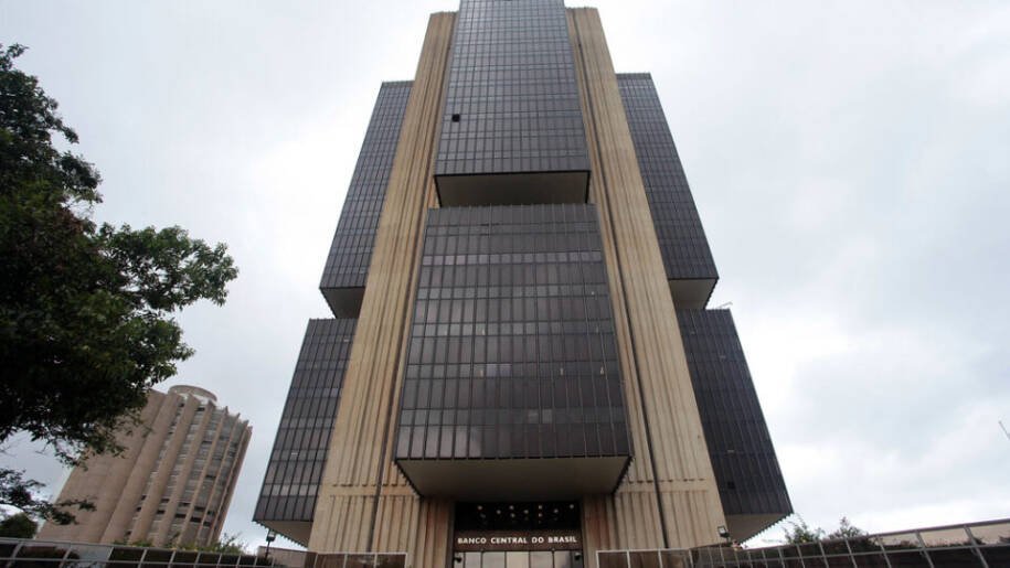 Banco Central endurece regras e obriga bancos a educar devedores em crise
