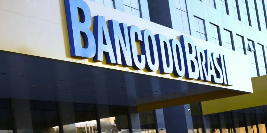 Banco do Brasil registra queda de 54% no lucro e previsão de crise no agro aumenta