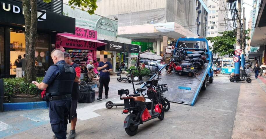 BC Trânsito remove 22 bicicletas e patinetes após fiscalização rigorosa no Centro