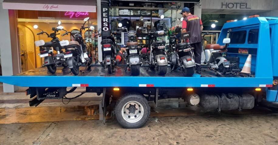 BC Trânsito retira 88 bicicletas e patinetes após tumulto em fiscalização