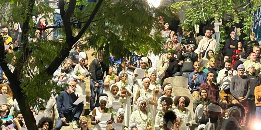 Bloco Afro Ilú Obá de Min lidera manifestação impactante no Bixiga