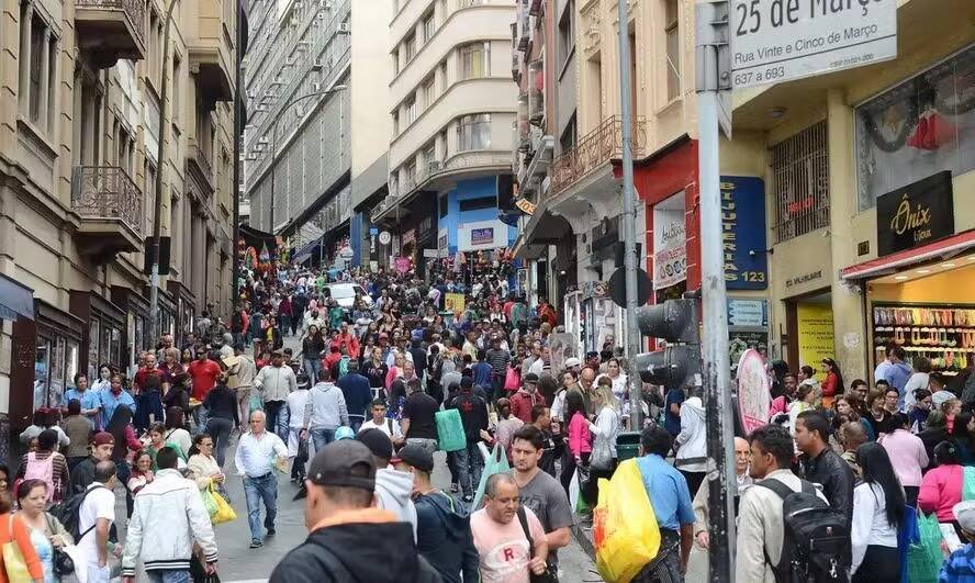 Brasil alcança 'muito alto desenvolvimento humano' em 2024, mas desigualdades persistem