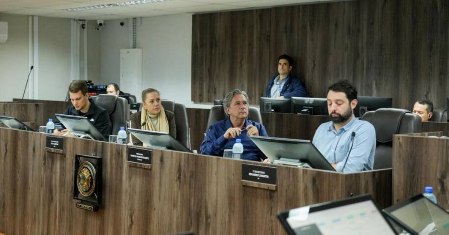 Câmara de Balneário Camboriú aprova projetos sobre TEA e libera créditos milionários