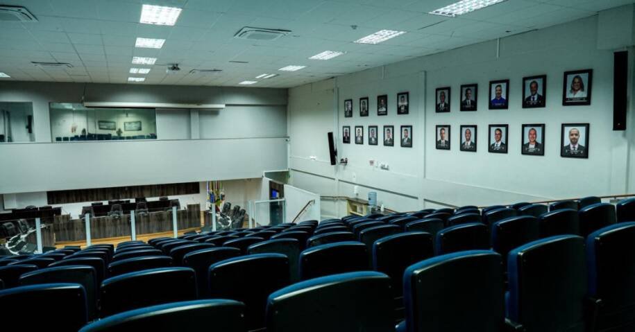Câmara de Balneário Camboriú debate projetos de Libras e R$ 3 milhões para Saúde