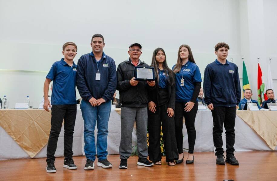 Câmara de Biguaçu homenageia personalidades em sessão solene pelos 193 anos