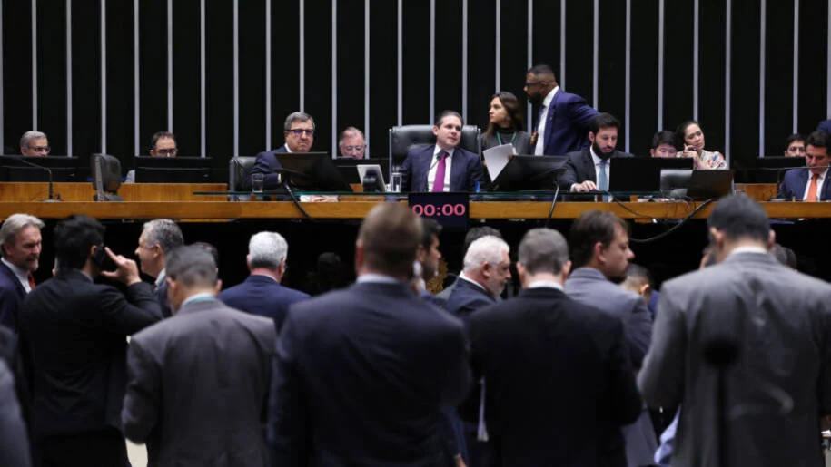 Câmara dos Deputados aprova Política Nacional de Minerais Críticos antes de reunião entre Lula e Trump