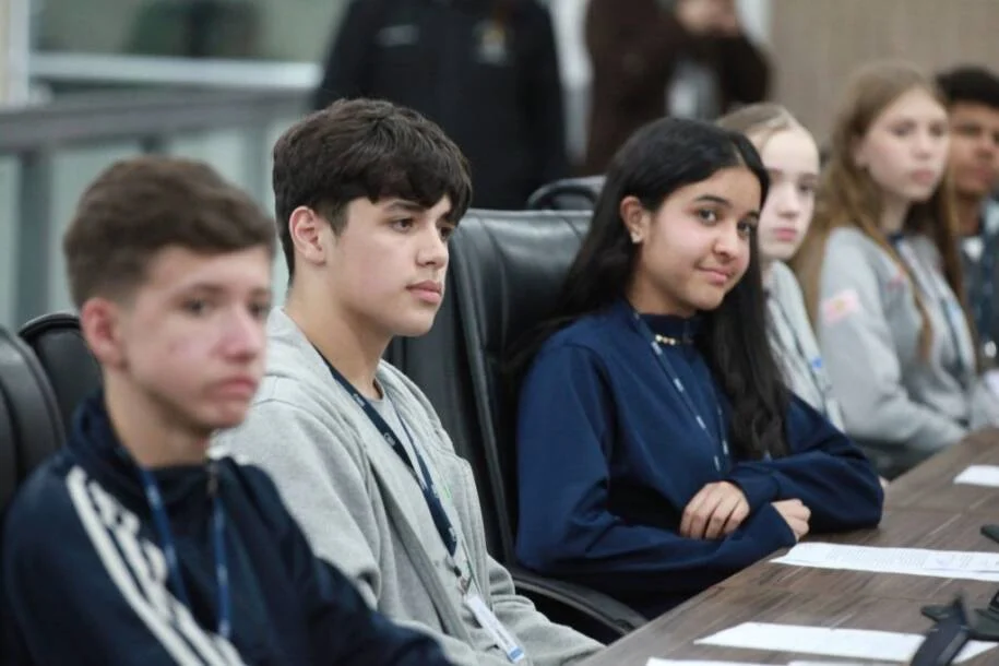 Câmara Mirim de Blumenau debate saúde mental e segurança nas escolas