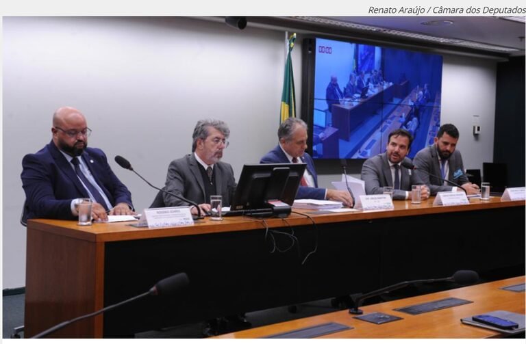 Carlos Baigorri revela medidas da Anatel contra uso irregular de postes e abusos
