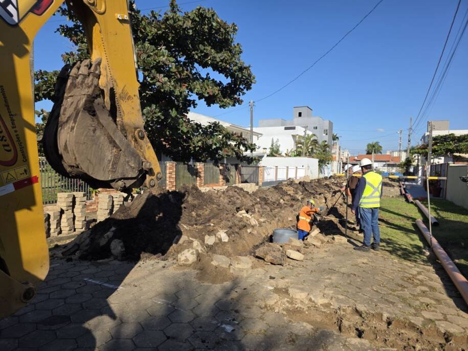 CASAN acelera obras de esgoto em Barra Velha com investimento de R$ 98,8 milhões
