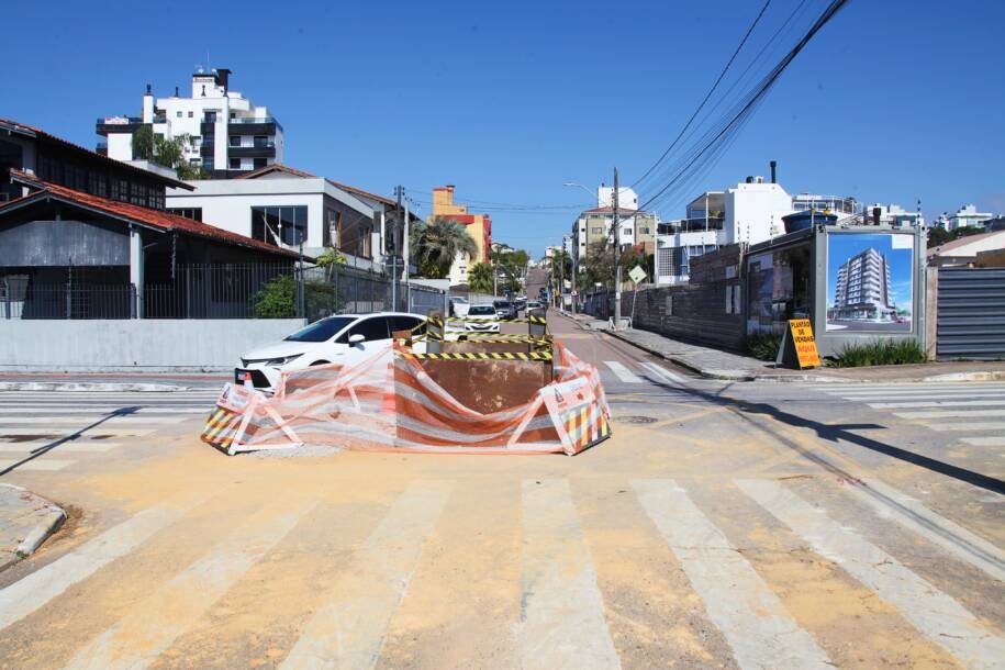 Casan avança com obras de esgotamento no Balneário Estreito e promete melhorias