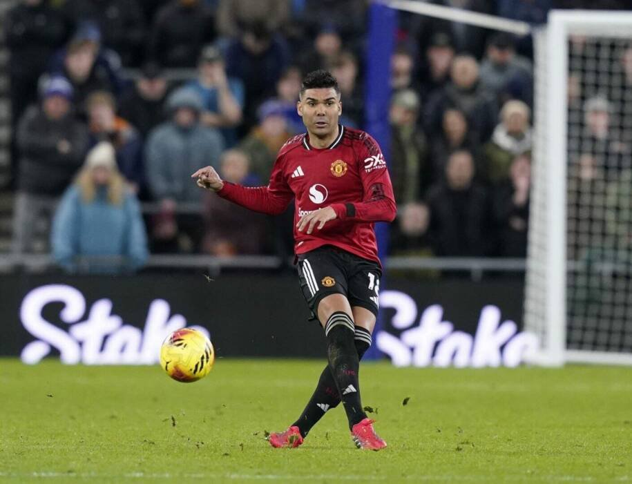 Casemiro se despede do Manchester United após vitória emocionante e futuro incerto