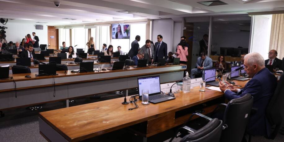 CCJ do Senado adia votação da PEC 65 que pode transformar Banco Central