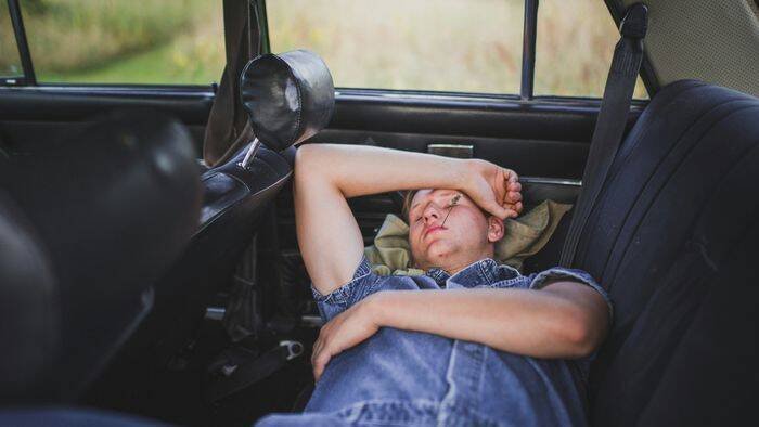 Código de Trânsito Brasileiro permite dormir no carro, mas atenção: multas podem vir!