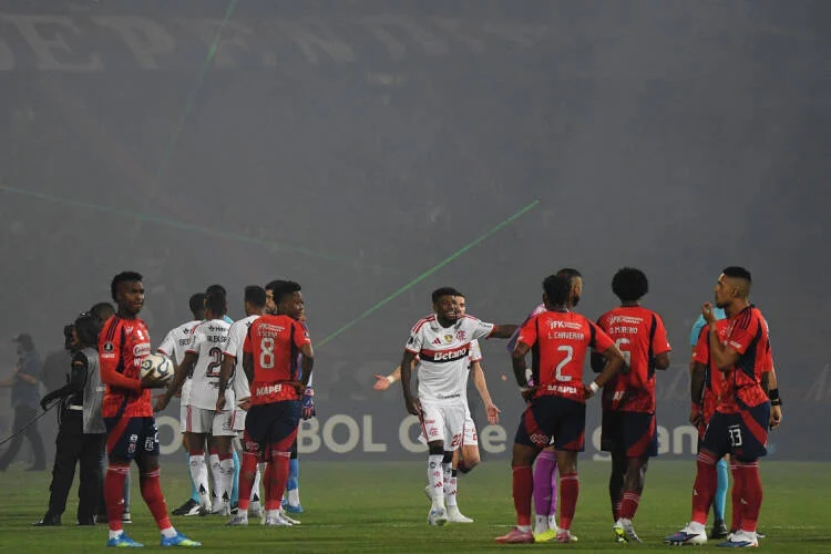 Conmebol cancela Flamengo x Independiente Medellín após protestos explosivos