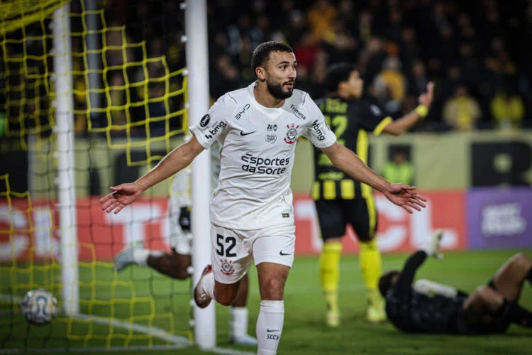 Corinthians empata com Peñarol e garante liderança do Grupo E na Libertadores