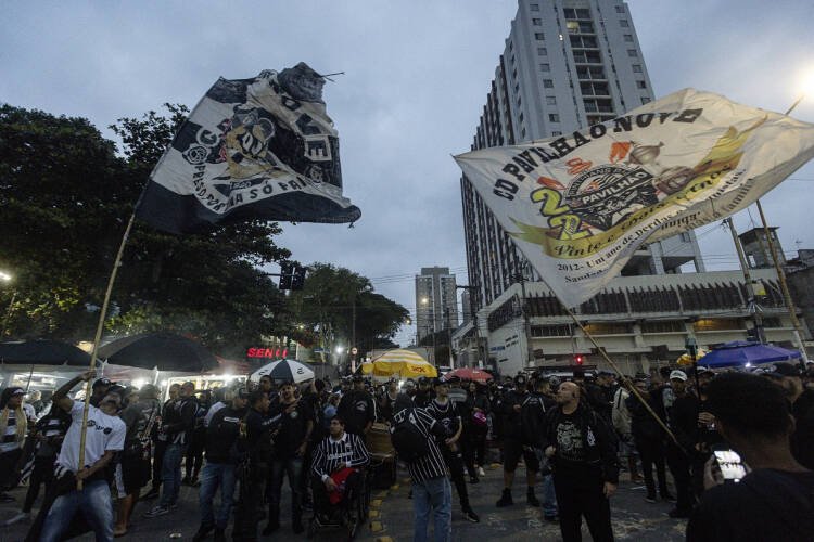 Corinthians expulsa Andrés Sanchez após gastos de R$ 480 mil e polêmica no clube