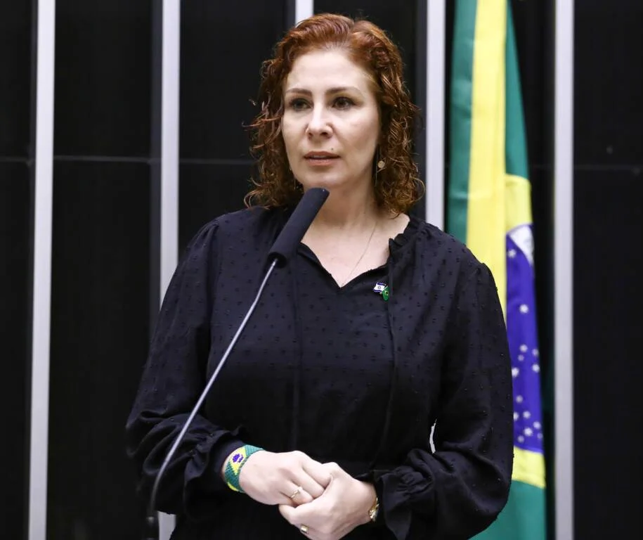 Corte de Cassação da Itália liberta Carla Zambelli após revogar extradição