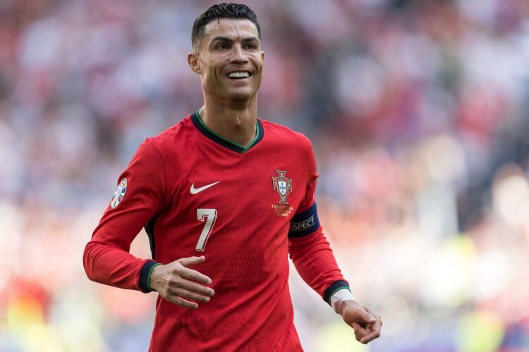 Cristiano Ronaldo adquire participação na LiveModeTV e promete revolução na transmissão esportiva