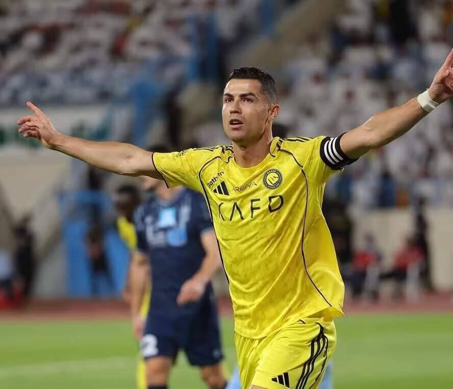 Cristiano Ronaldo brilha e Al-Nassr conquista Campeonato Saudita após pressão