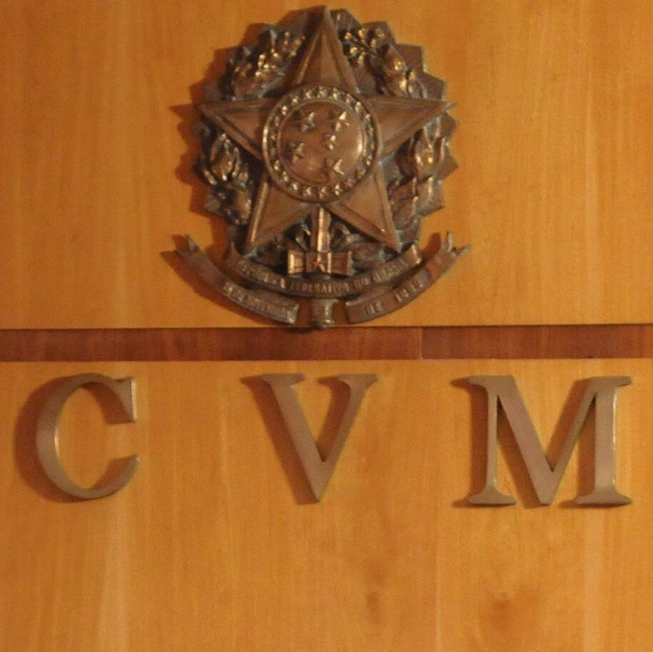 CVM suspende registros de quatro empresas por atrasos e gera tensão no mercado