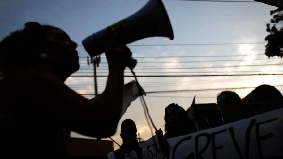 Dany Oliveira lidera protesto contra Tarcísio de Freitas em São Paulo