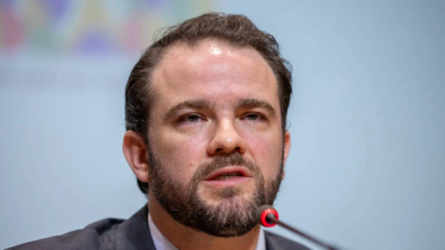 Dario Durigan detalha Desenrola 2 e proíbe apostas para endividados