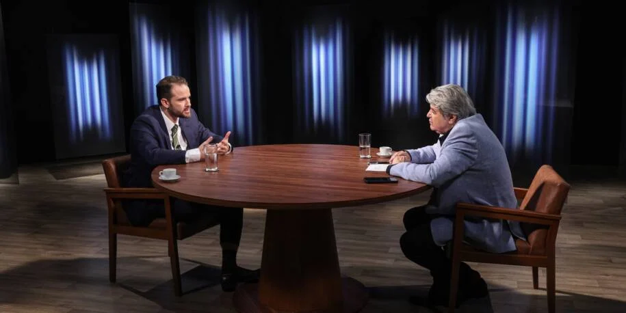 Dario Durigan lidera discussões sobre minerais e guerra em reuniões do Brics e G7