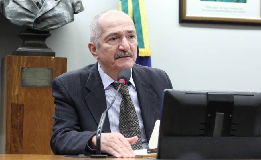DC processa Aldo Rebelo por manter pré-candidatura e critica Joaquim Barbosa