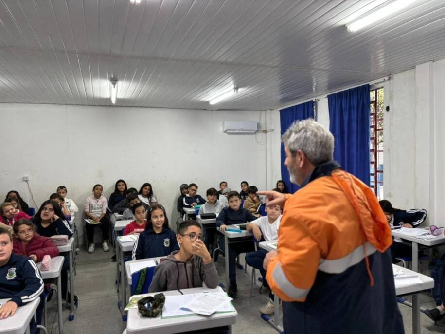 Defesa Civil de Araquari lança projeto 'Prevenir é Cuidar' para alunos e alerta sobre riscos