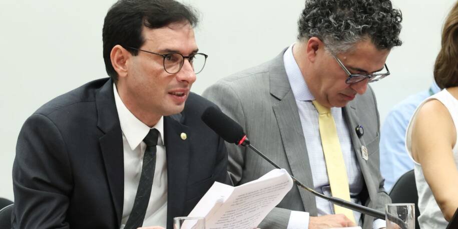 Deputado Léo Prates propõe fim da escala 6x1 e novas regras trabalhistas