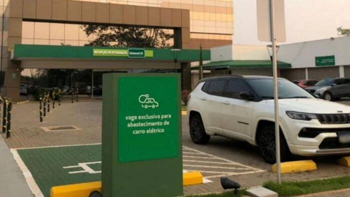 Deputado Marcos Soares propõe multa de R$ 195,23 para carros elétricos ociosos
