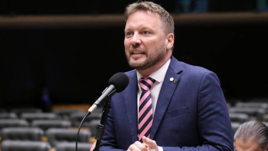 Deputado Mauricio Marcon propõe salário mínimo de R$ 100 mil em crítica à PEC 8/2025