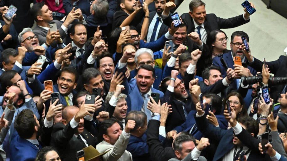 Deputados como Adriana Ventura e Alfredo Gaspar defendem anistia e revelam escândalos