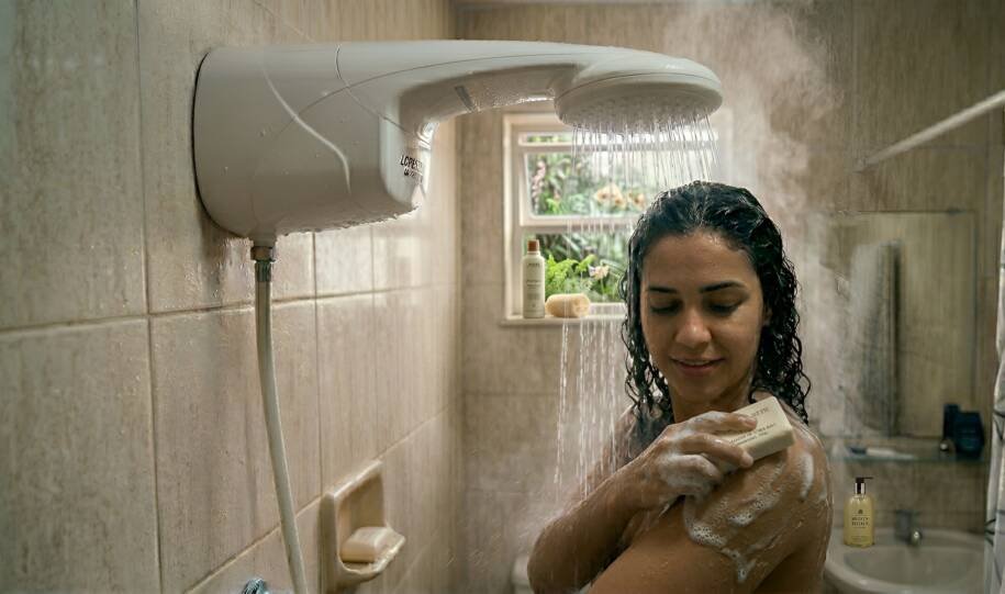 Dermatologistas alertam: Banho quente pode causar problemas de saúde e aumentar conta