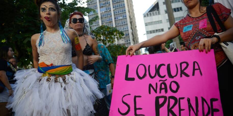 Dia Nacional da Luta Antimanicomial: especialistas criticam comunidades terapêuticas
